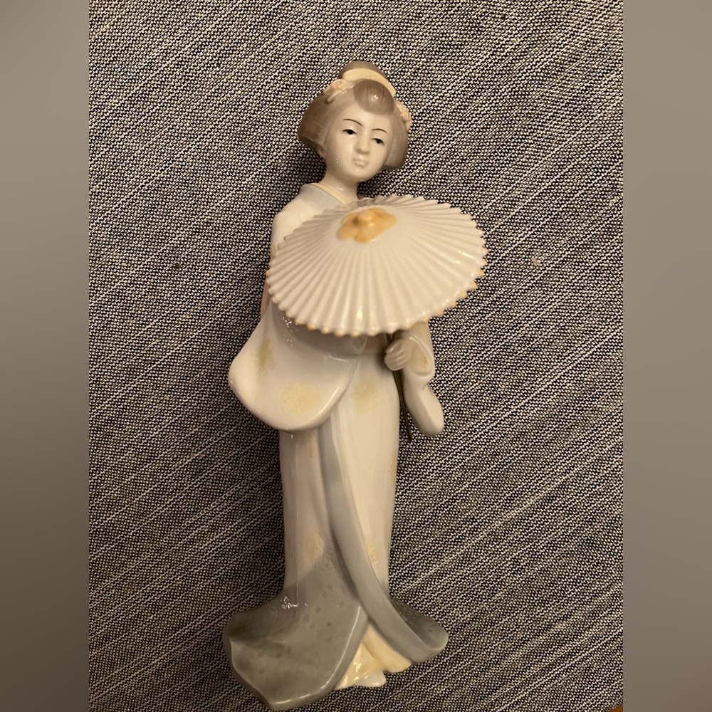Toyo Geisha Girl figurine